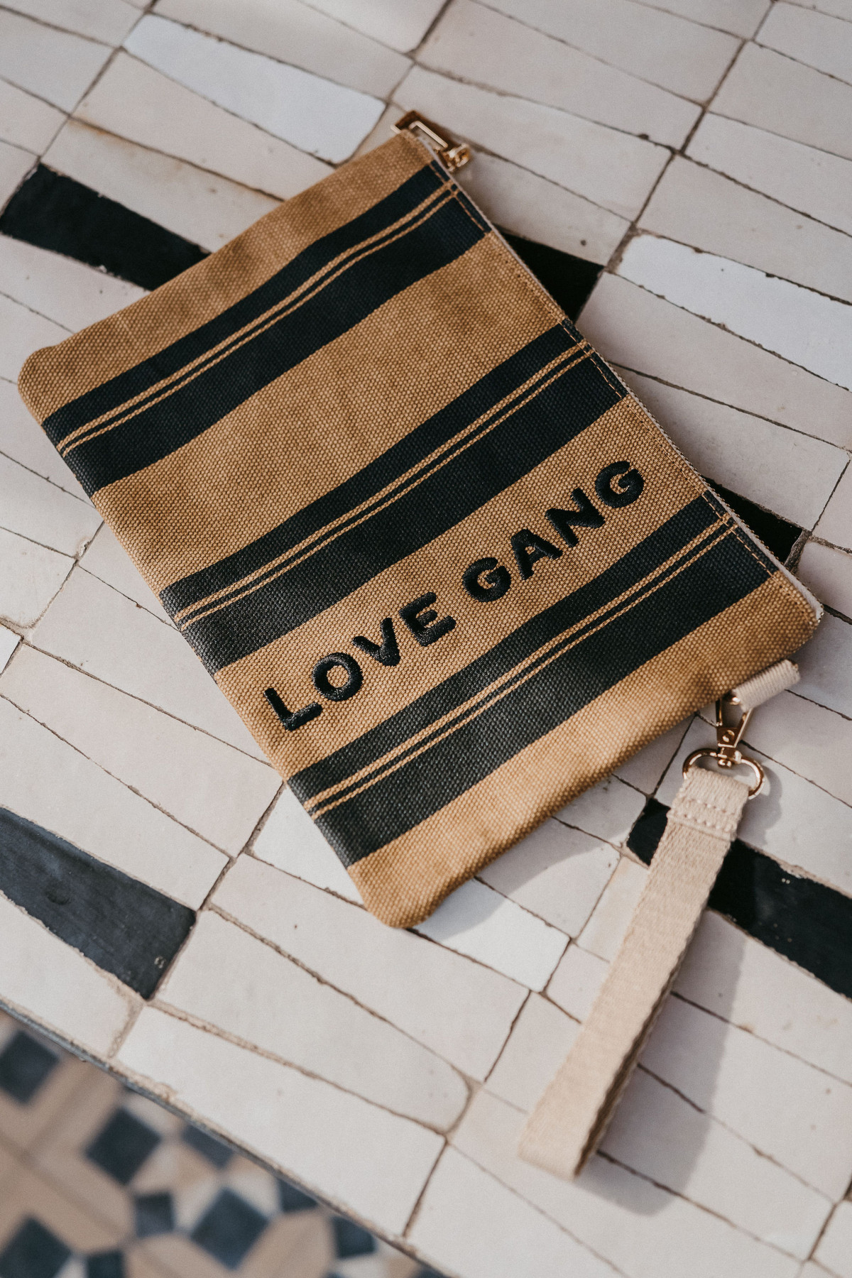 Kira pouch - love gang